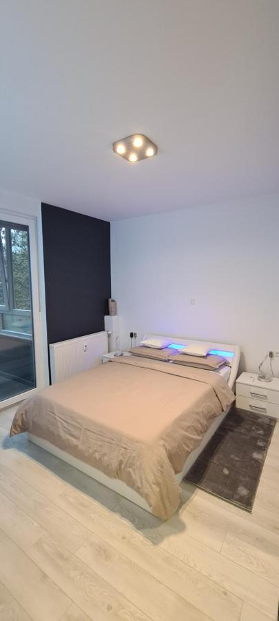- Entry With Pin 0 - 24h, Luxury Massage Chair Free Cancellation 24 Before Check In Apartment