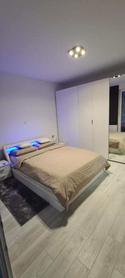 Apartment - Entry With Pin 0 - 24h, Luxury Massage Chair Free Cancellation 24 Before Check In Slavonski Brod