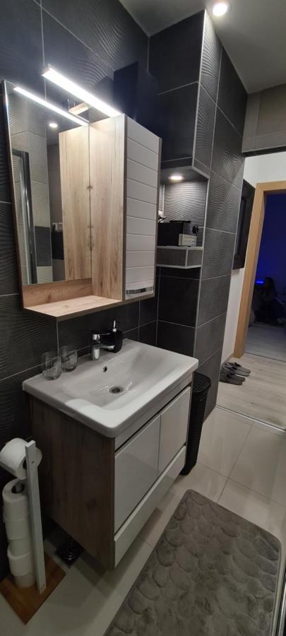 Apartment - Entry With Pin 0 - 24h, Luxury Massage Chair Free Cancellation 24 Before Check In *