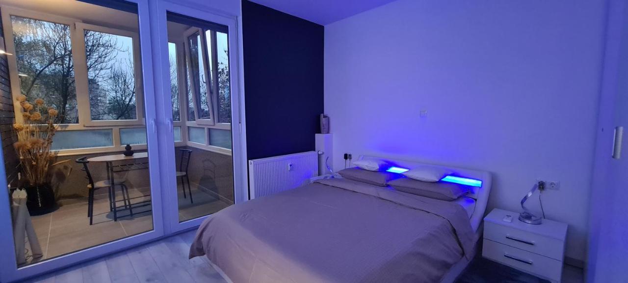 - Entry With Pin 0 - 24h, Luxury Massage Chair Free Cancellation 24 Before Check In Apartment Slavonski Brod